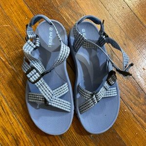 Rafter’s blue sandals size 9